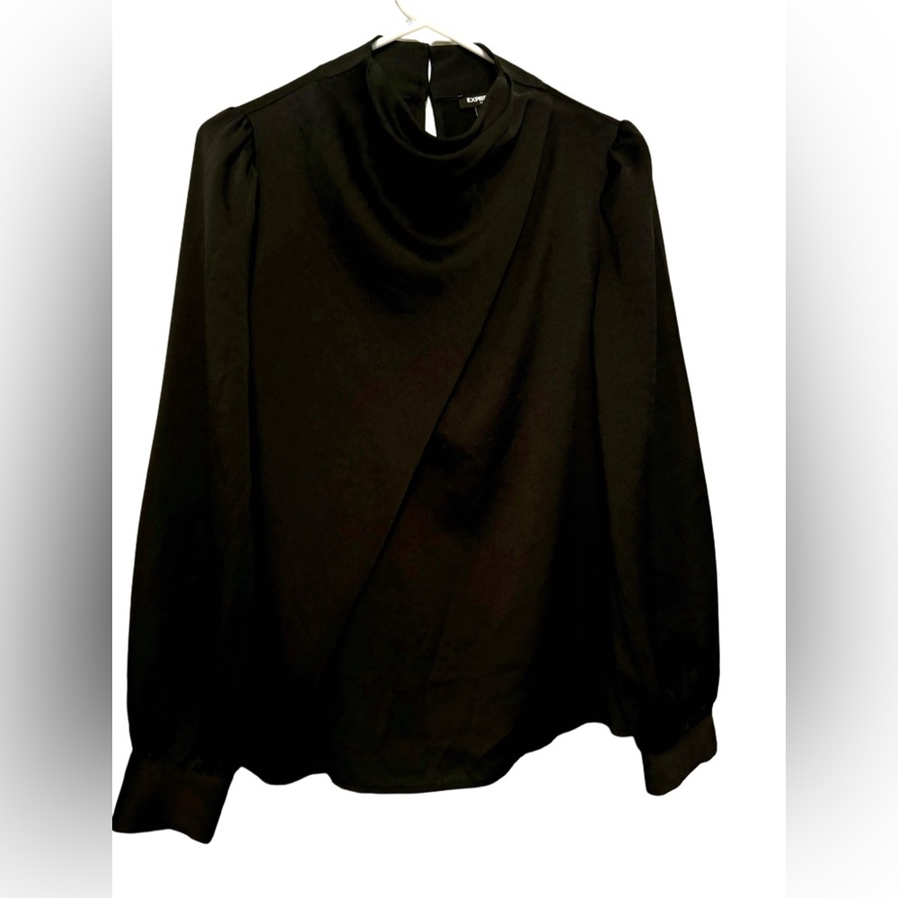 🖤Black Cowl Neck Express Top